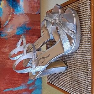 Nina Sashay Heels In Silver Refined Size 9.5